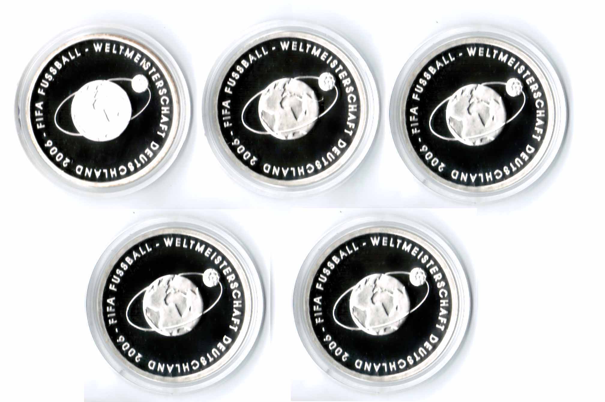 Deutschland / Eurowährung 10 Euro Fußball  5 Münzen, Münzzeichen A D F G J komplett,  Polierte Platte 10 Euro Fußball 2004 A D F G J komplett 2004 Polierte Platte (Proof, PP) 