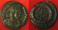 Römische Kaiserzeit - Iovianus Mittelbronze AE-Mittelbronze des Iovianus Rv: Kranz: VOT / V / MVLT / X, Abschnitt: BSISC