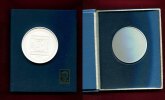 DDR/Leipzig, Porzellanmedaille, 100 Jahre Schaubeck-Alben,