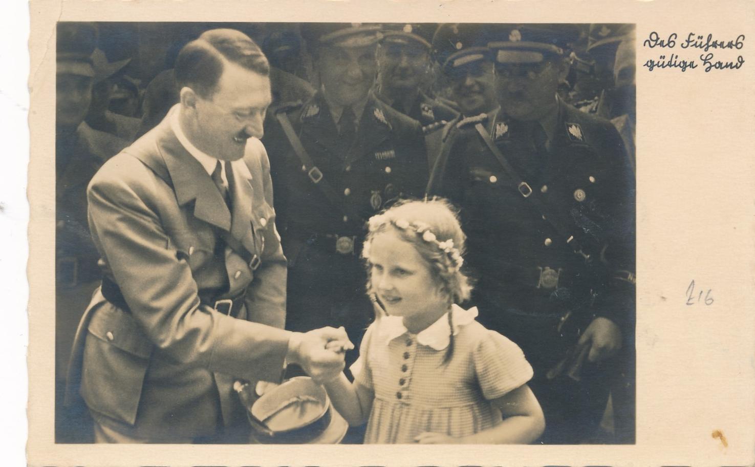 Адольф Гитлер с детьми