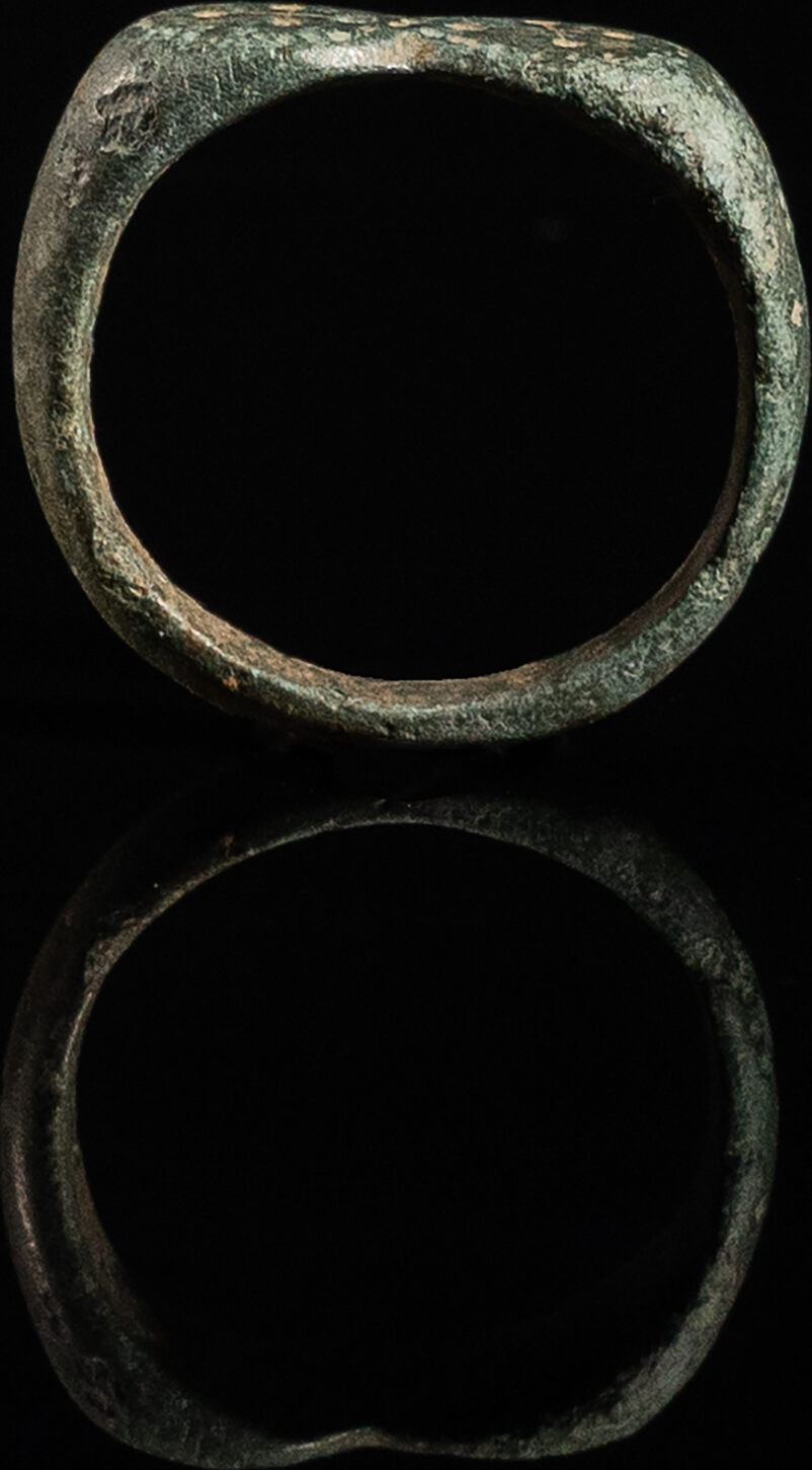 Medieval finger ring with cross symbols made of bronze | MA-Shops