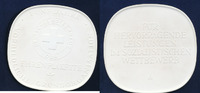   Deutschland,DDR, Medaille Rotes Kreuz, weißes Biskuit Porzellan, Porzellan Manufaktur Meissen, vz