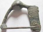 800-700 v. Chr. Bronzezeit: Phrygische Bogenfibel aus Bronze    8.-7. Jhd. v. Chr. Nadel ergänzt, sonst intakt