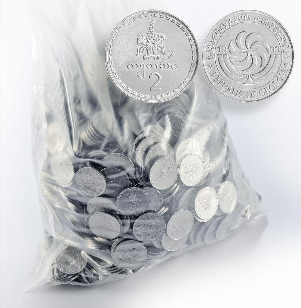 30 лари. 20 лари монета. Republic of georgia 1993 монета. 1 000 лари. 200 лари банкнота.