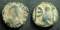Byzantine Empire Ae Pentanummium JUSTIN I, JUSTINUS I, Ae Pentanummium Antioche, buste à droite, Tyché et grand E, 12 mm, 1,94 grms, Sear.111 Var. B à TB -