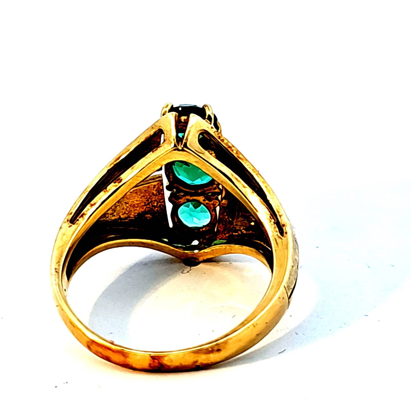 585 Goldring Mit Grnem Stein