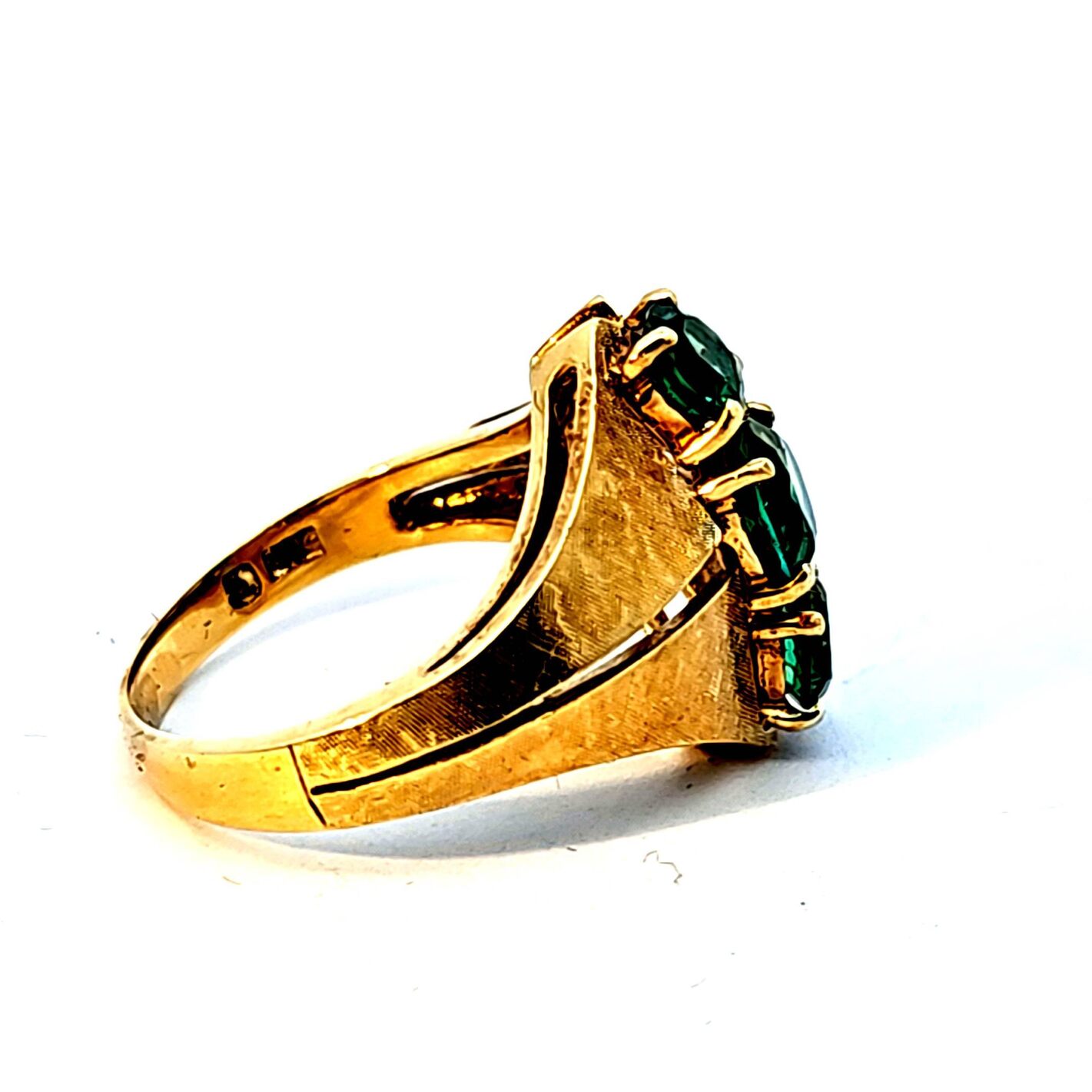 585 Goldring Mit Grnem Stein