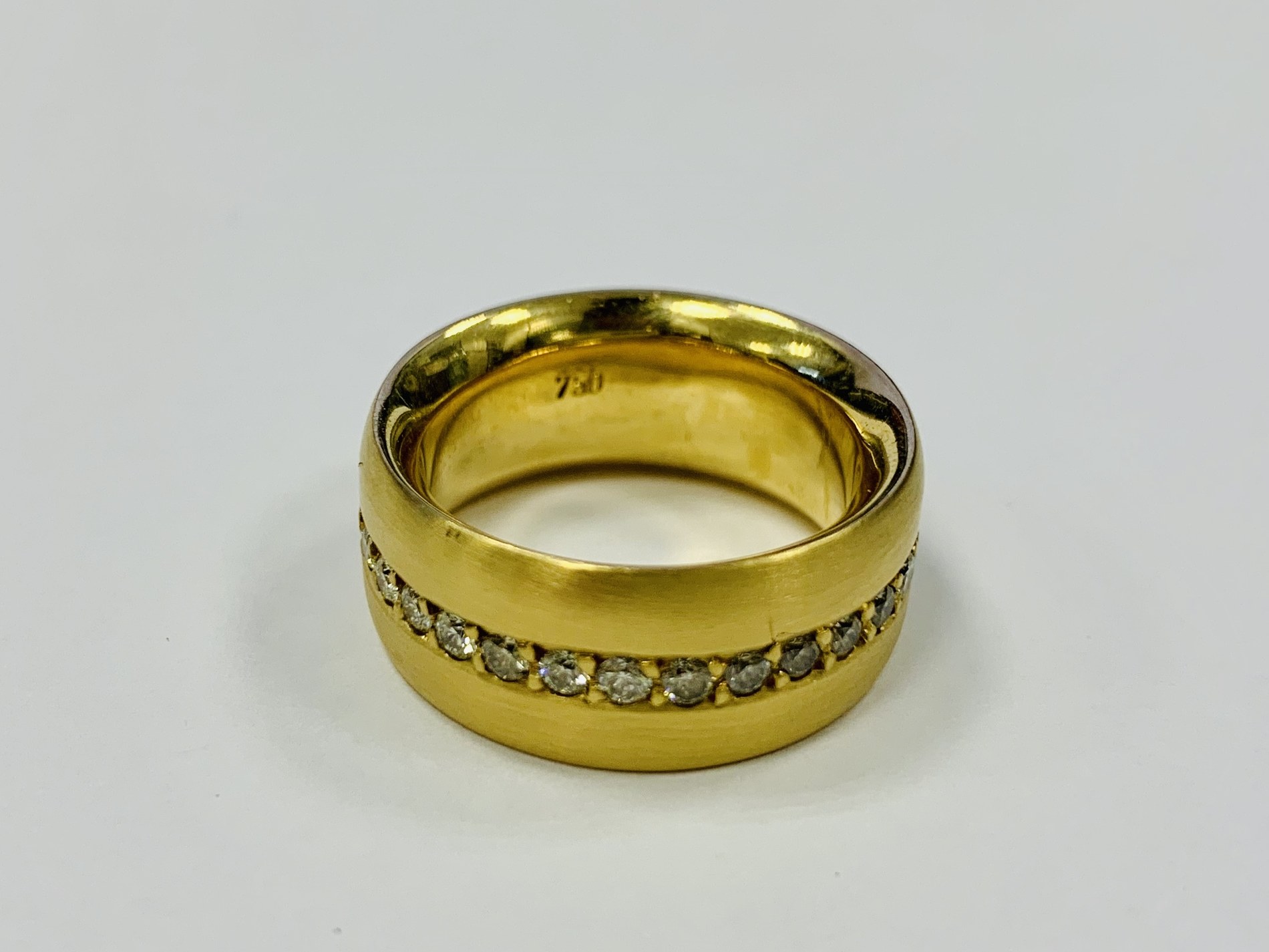 750 Gold