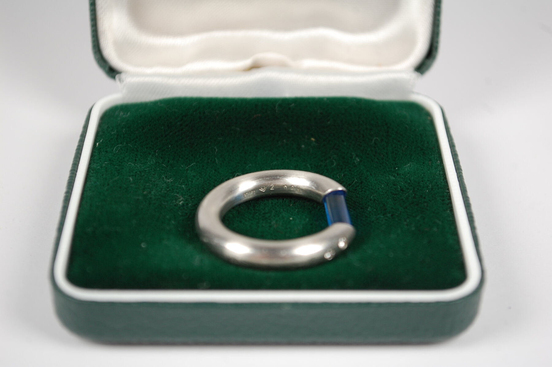 Ring mit blauen Stein und Diamanten, Platin 950, 14,22g, Ringgröße 50 ...