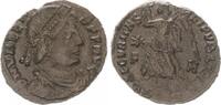 Antike / Römische Kaiserzeit AE 3 (Follis) Valens Victoria mit Kranz und Palmzweig läuft n.l. -