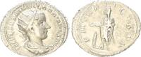 Antike / Römische Kaiserzeit / Gordianus III Antoninian, Silber Gordianus III, 238-244, Kaiser frontal opfernd -