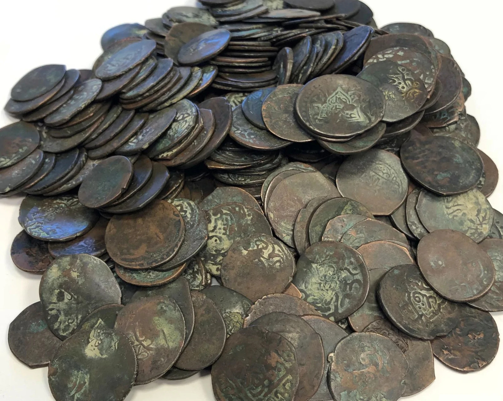 Mittelalter Lot of 25 Central Asian large copper coins, c.1400-1600, many  w/countermarks