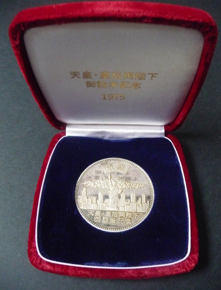 Silbermedaille Japan, silver medal, japanese emperor & empress visit to ...