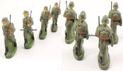 Deutsches Reich Massefiguren / Spielzeug-Soldaten / 4 Marschierer -