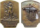 Frankfurt Abzeichen Bronze Frankfurt - I.Internationale Arbeiter Olympiade, Athlet mit Fahne, ca. 29,5 x 44 MM, intakte Nadel -