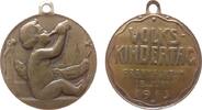 Frankfurt tragbare Medaille Bronze Frankfurt - Volkskindertag, sitzendes nacktes Kind trinkt aus einer Flasche / Schrift, v. Lauer, ca. 23 MM -
