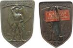 Sport Abzeichen Bronzeblech Augsburg - auf das15. Bayerische Turnfest, Athlet mit Flagge von vorn, einseitig, ca. 30 x 40 MM, intakte Nadel -