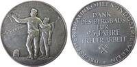 Bergbau Verdienstmedaille Silber Deutscher Braunkohlen-Industrie-Verein - für 25 Jahre treue Arbeit, Bergmann mit Hacke neben Lehrling vor Braunkohlentage -