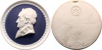 Personenmedaillen Biskuitporzellanmedaille Goethe, Johann Wolfgang von *1749 Frankfurt, +1832. -