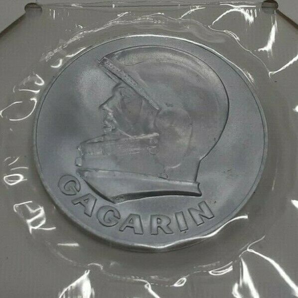 Medal 1991 Fleetwood Yuri Gagarin Commemorative Issue Aluminum - Original  Folder Brilliant Uncirculated in Original Info Folder.