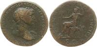 Römische Kaiserzeit Sesterz Trajan, 98 - 117, Roma sitzt n.l. auf Brustpanzer, hält Viktoria und Speer -