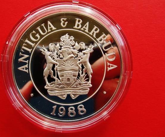 ANTIGUA & BARBUDA 1988 記念メダル　重さ 約129㌘　1個 Antigua & Barbuda 100 Dollars 1988 One Hundred Dollars - Tropical