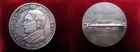 3.Reich 1933-1945 Medaille WHW, Winterhilswerk, Abzeichen mit Nadel, Hitler Jugend marschiert, KÖLN,