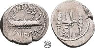 Marcus Antonius (IIIVIR R.P.C.) Heeresmünzstätte, Galeere / Aquila zwischen Standarten, auf die Legio II, Denar 32-31 v. Chr. s-ss