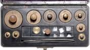 Metallkassette mit 10 Gewichten -