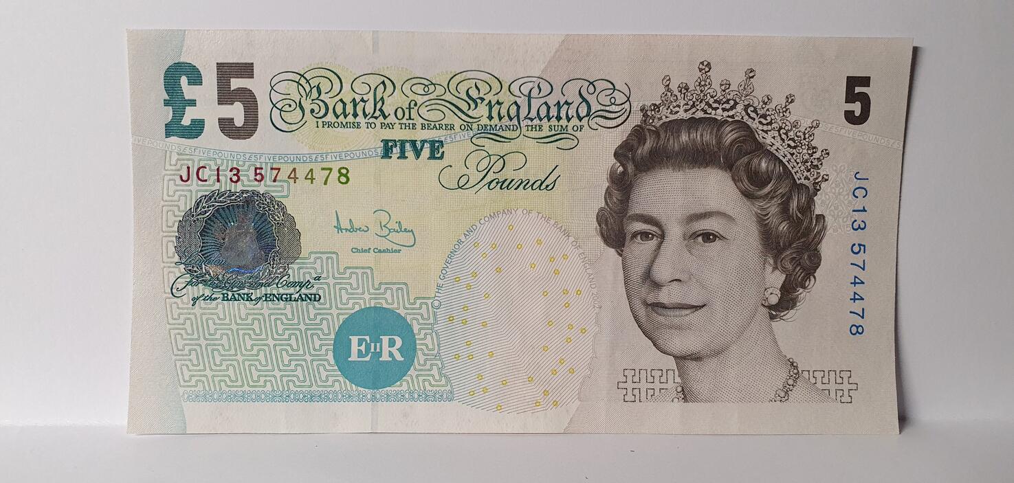 5 фунтов стерлингов в рублях. 5 Фунтов. Банкноты Великобритании. 5 Британских фунтов. Банкнота 500 фунтов Великобритания.