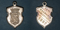 ALSACE Strasbourg. Harmonie Koenigshofen. Insigne. Laiton nickelé, forme triangulaire échancrée -
