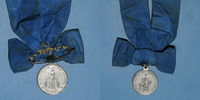 ALSACE Mulhouse. Congrégation des Hommes. . Médaille maillechort. Avec son oeillet et son ruban -