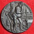 Deutschland Germany Karl Goetz Bronzemedaille Guß Cast Bronze 1918 Russische Bettelkrone England beweint das Russische Volk AU toned