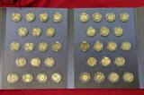 Diverse europäische Länder 36 x 2 € - diverse Länder 2017-2022 Lot Sammlung Konvolut - Die offiziellen 2 Euro Gedenkmünzen UNC with coa & book