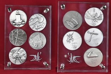 Kunstmedaillen Spanien ? Medaillensuite 10 Stück in 2 Plexiglas Holdern 1975 Salvador Dali die 10 Ge