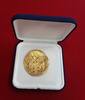 Medaille Metall vergoldet 10 Gebote mit Friedenstaube -