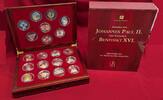 Liberia, Cook Islands, Andorra 20 Silbermünzen mit farbigen Glaselementen Silber Abschied von Papst Johannes Paul II. und Nachfolge Benedikt XVI. -