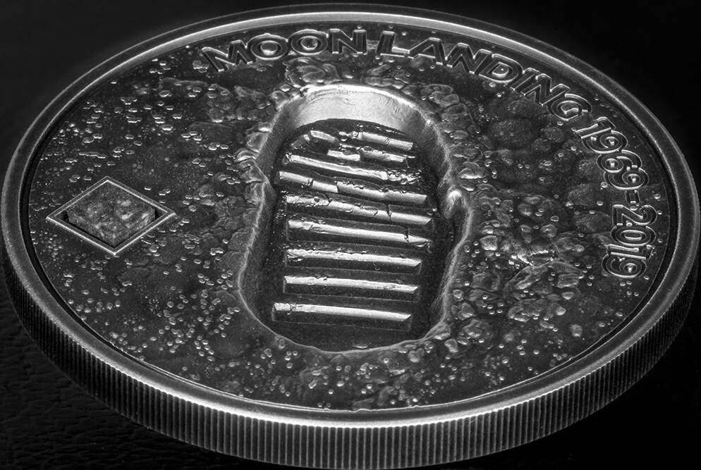 Moon Landing Footprint Meteorite 1 Oz Silver Coin 5$ Cook Islands 2019