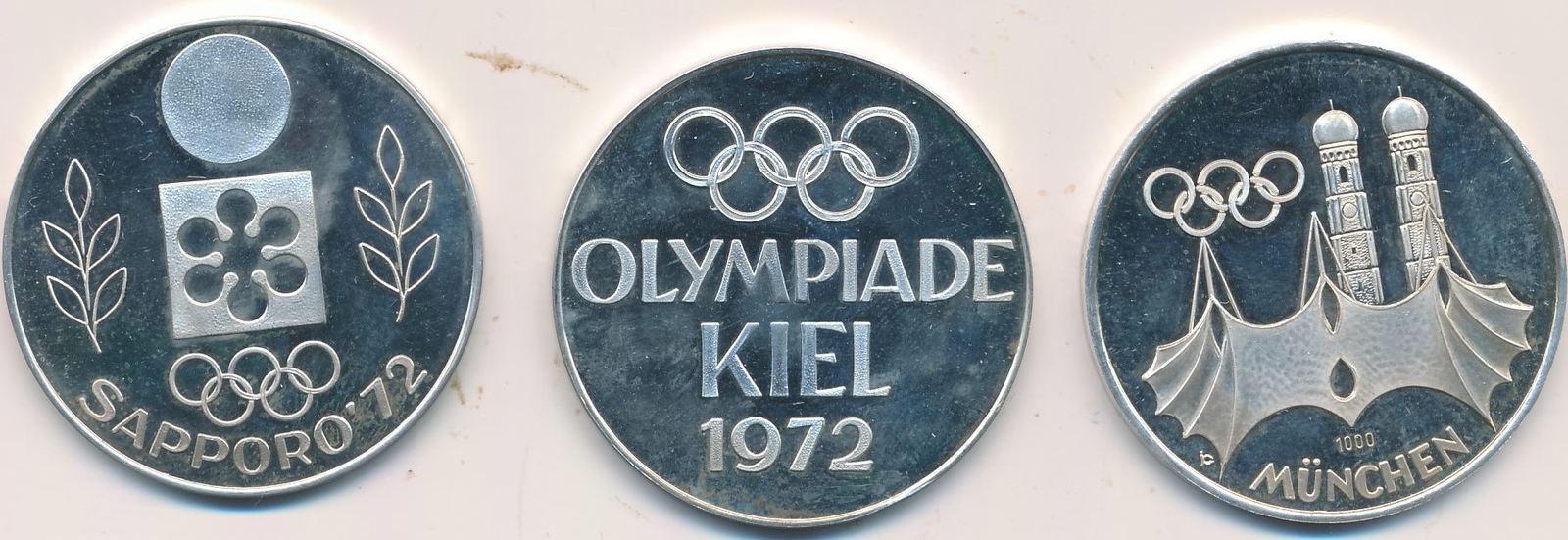 Porte-clés Médaille Miraculeuse émaillée bleu - Le Comptoir Religieux