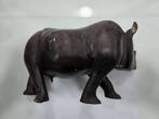 Afrika Alte Holzfigur, massiv Großes Nashorn gebrauchter Zustand