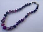 Violett farbenes Glasperlen Collier mit Magnet und Federring Schließe gebraucht, in guter Erhaltung