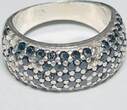 Silberschmuck 925er Silber Silberring mit kleinen schwarzen Steinen umgeben getragen und EF