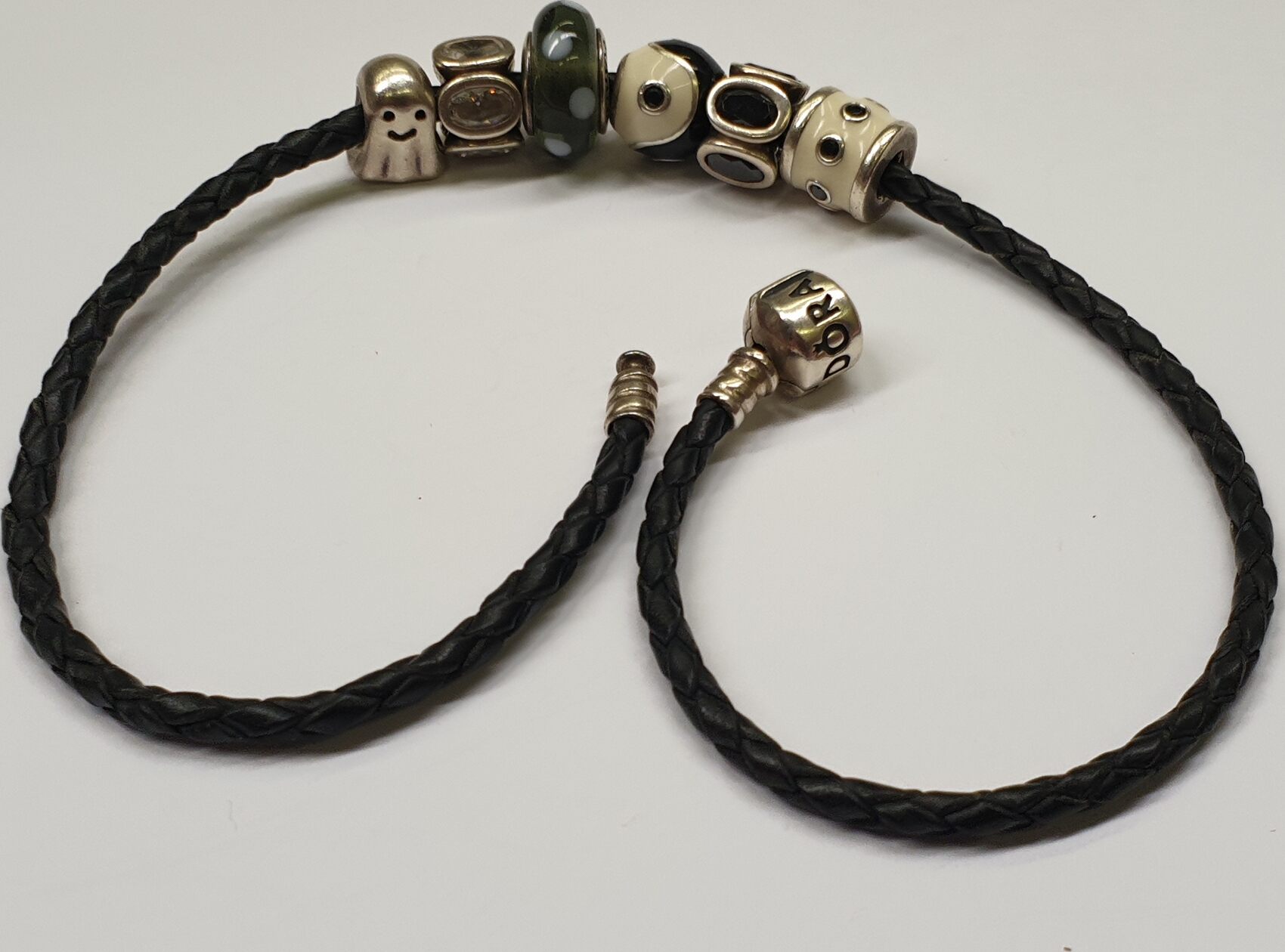 Halsband Halskette PANDORA Collier Kette 925er Silber Sterlingsilber mit 6  Charms Anhnger getragen, mit Gebrauchsspuren