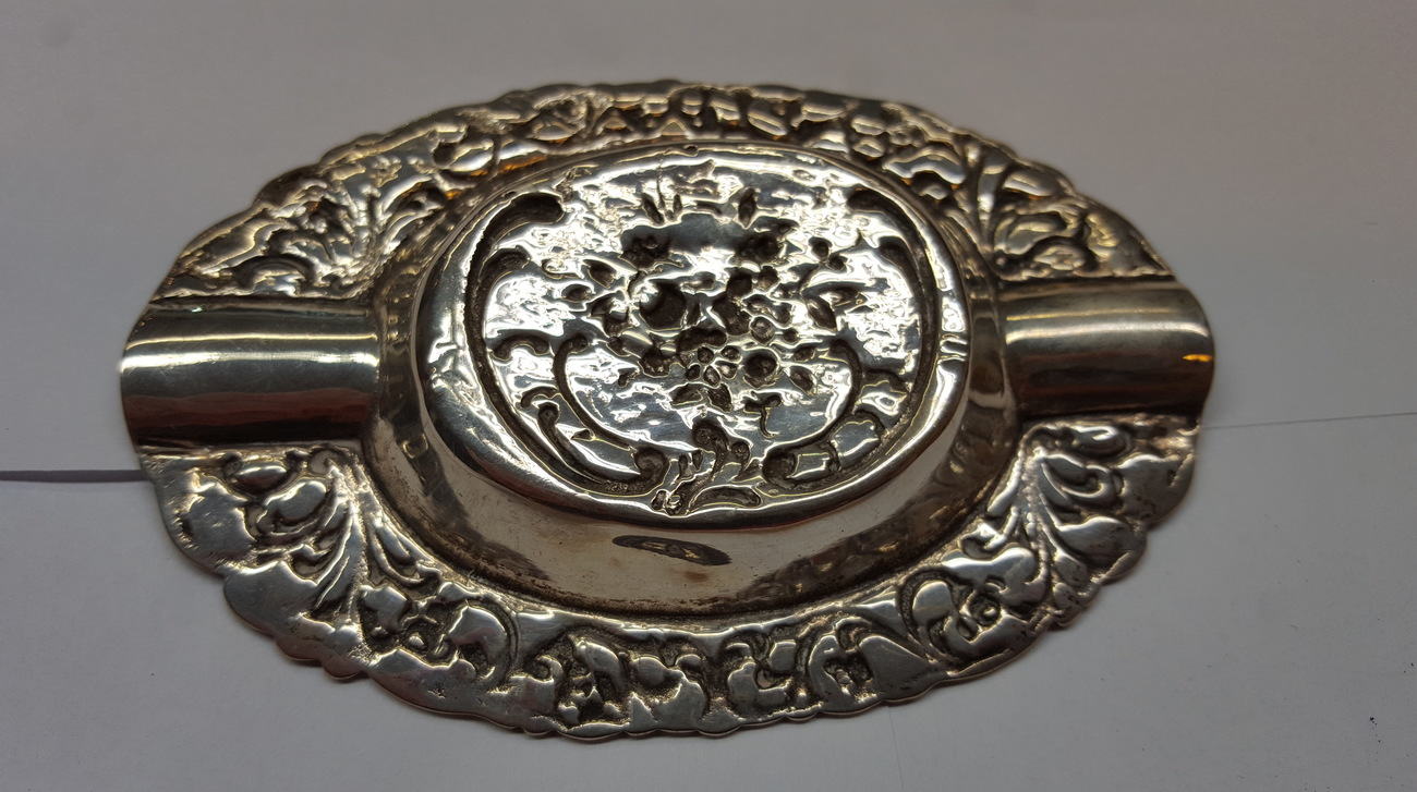 Antiker Aschenbecher Blumenmotiv 800 er Silber