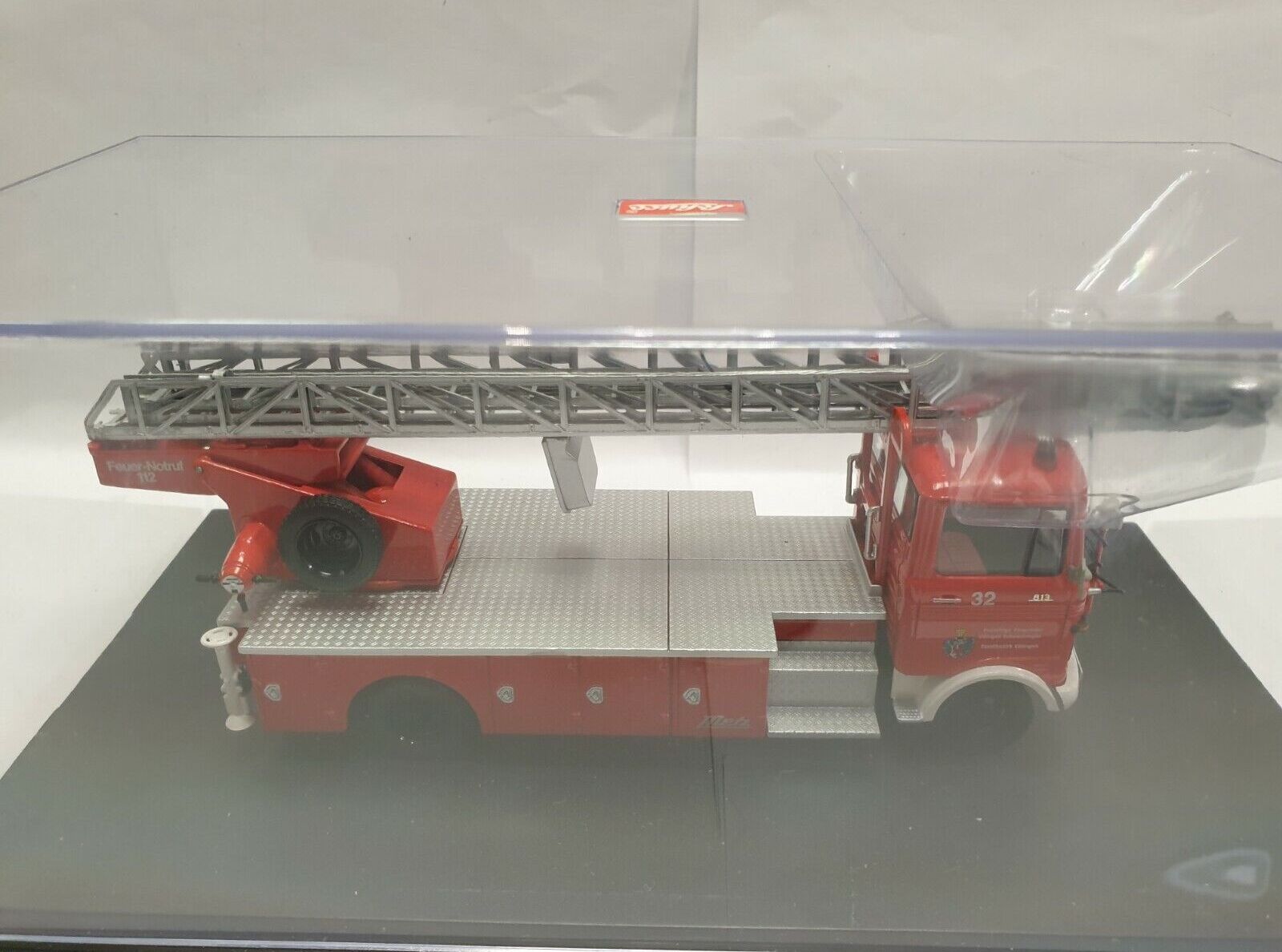 Schuco 1/43 - Mercedes LP813 Grande Echelle Pompiers Villingen (sans Boîte)