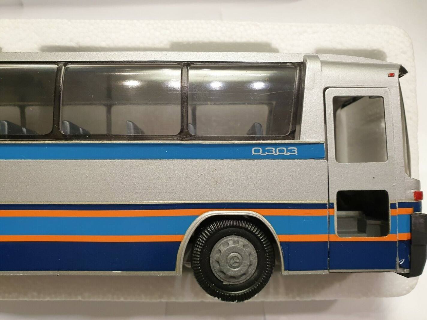 洋書 MERCEDES BENZ LASTWAGEN und OMNIBUSSE Mercedes-Benz Omnibusse, Zweiter Band