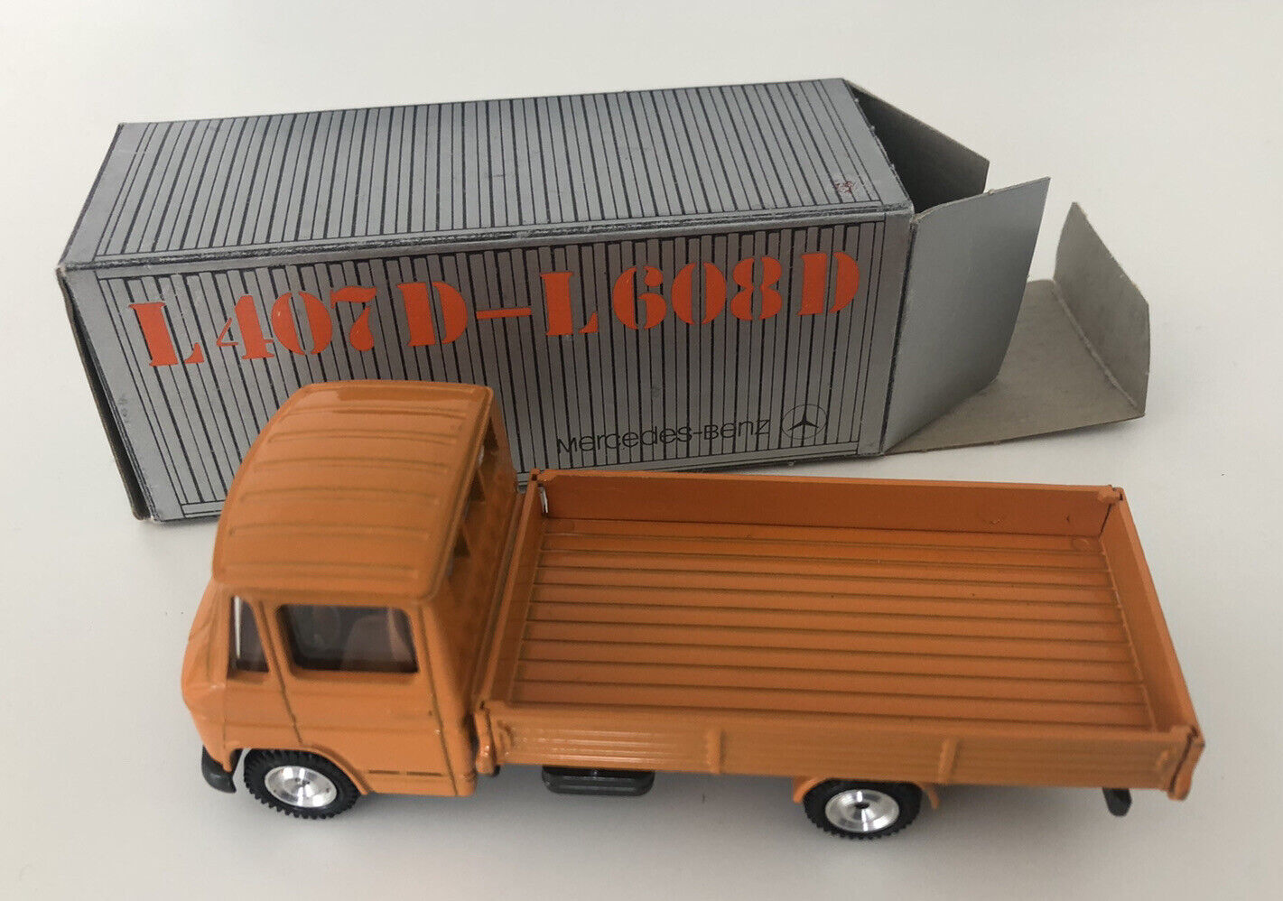 1267 Mercedes Benz Cursor Modell NZG L407D-L613D Kastenwagen