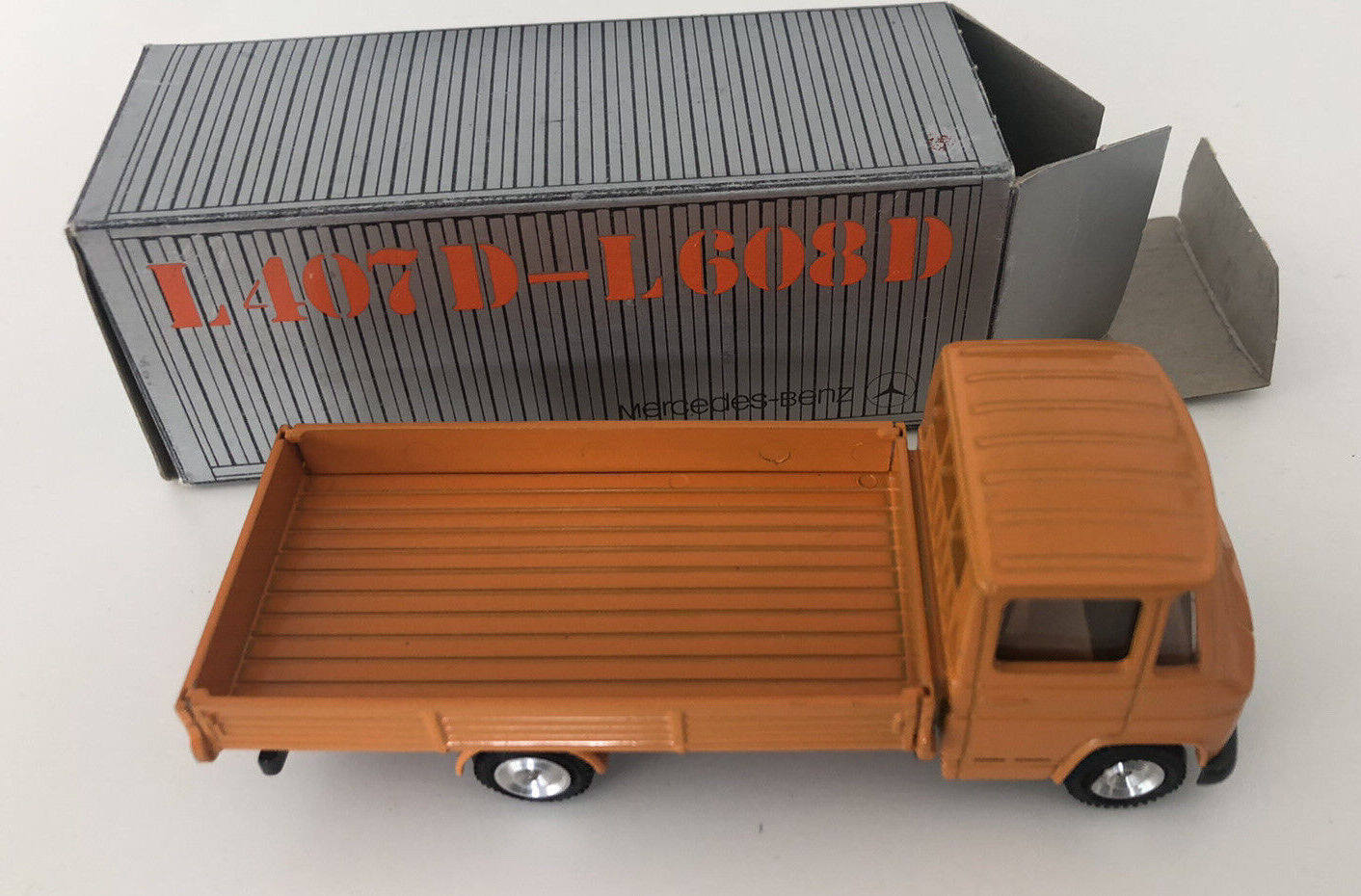 1267 Mercedes Benz Cursor Modell NZG L407D-L613D Kastenwagen