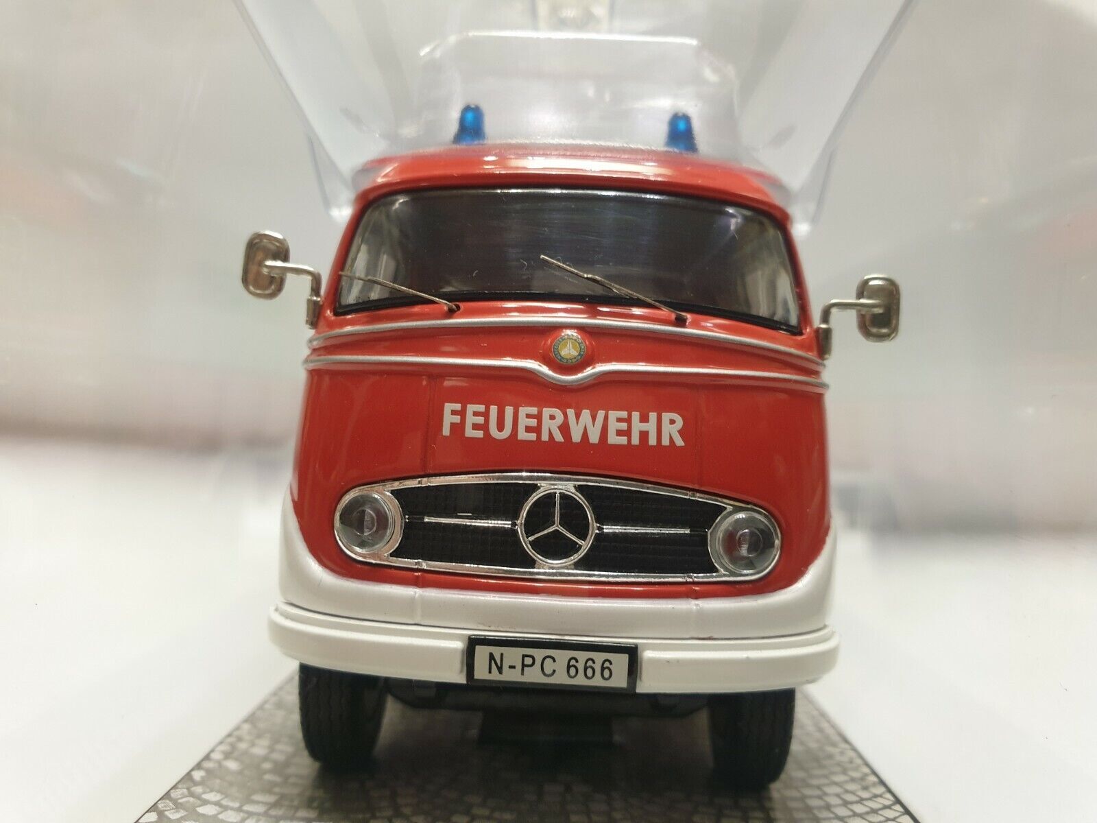 Premium ClassiXXs 1/43 Mercedes-Benz L319 Pompiers - Réf 11059 - Miniature Diecast