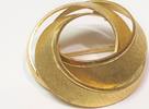 Runde vergoldete Brosche Länge ca. 2,9 cm antiker Modeschmuck -